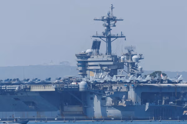 بیبیسی جهانی: دستکم ۱۰ ناو جنگی آمریکا از جمله آبراهام لینکلن در خاورمیانه هستند