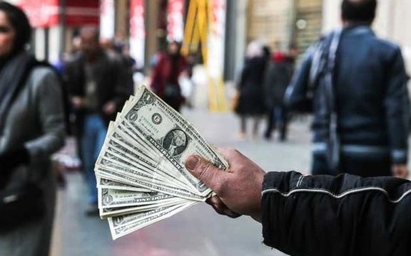 قیمت ارز و طلا در ایران در نخستین روز هفته همچنان بالا رفت
