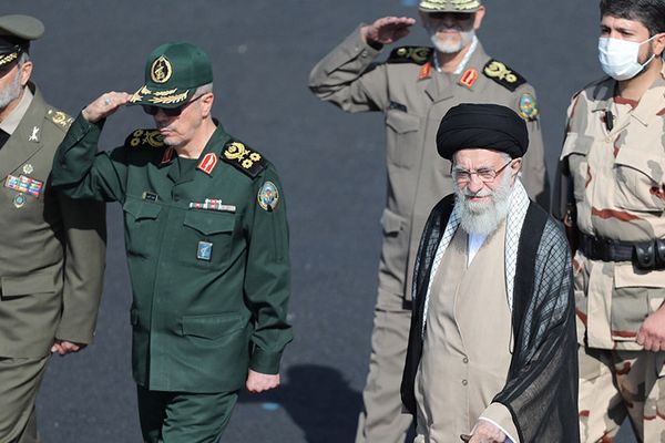 طهران ترفع مخصصات القوات المسلحة في الموازنة الجديدة 3 أضعاف.. هل تستعد إيران للحرب؟