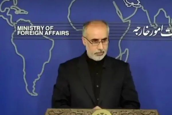 بعد دعم روسيا لموقف الإمارات في الجزر الثلاث.. طهران: لن نتردد في الدفاع عن سلامة أراضينا