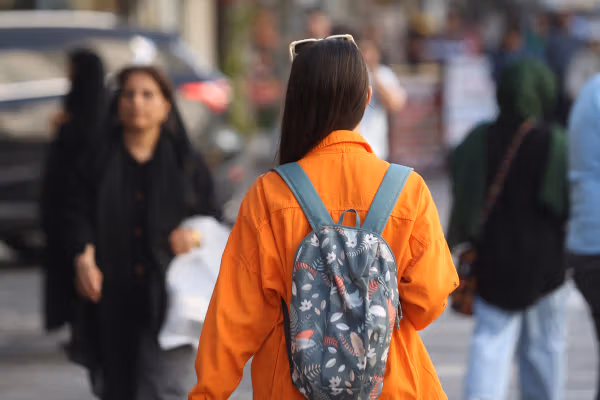 وزارت خارجه آمریکا: برای حفظ کرامت زنان، دوشادوش مردم ایران ایستادهایم