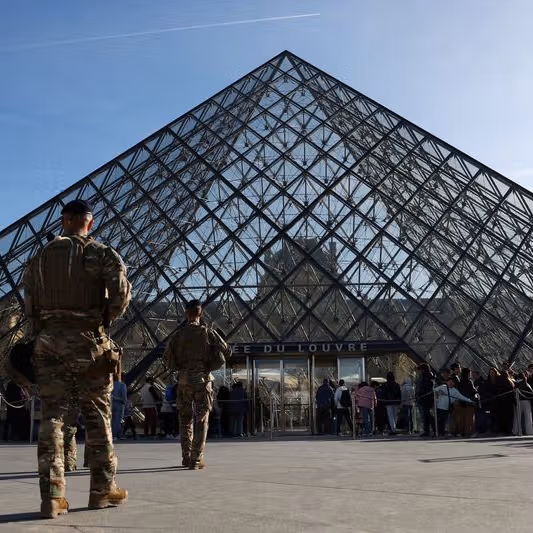 چهار مظنون دیگر در پرونده سرقت از موزه لوور بازداشت شدند