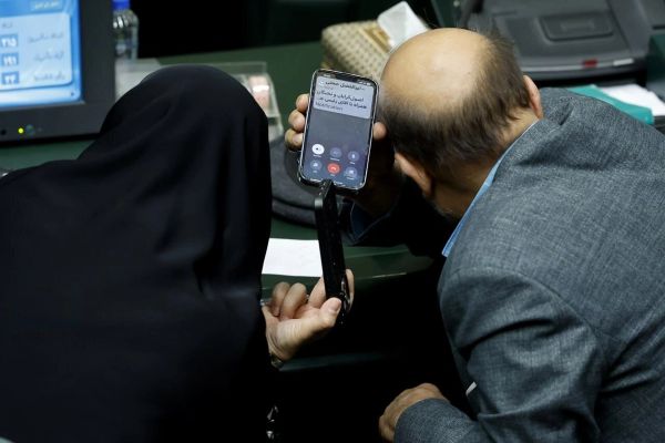 Iran bans mobile phones in parliament over security concerns