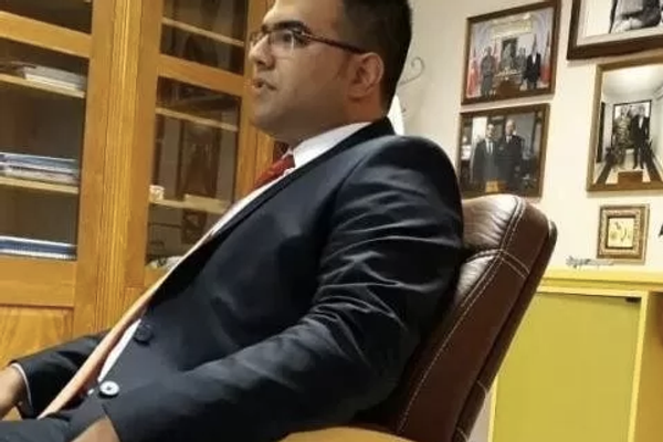 أحكام ما بين المؤبد والسجن 12 عاما لعدد من المتهمين باغتيال الناشط الإيراني مسعود مولوي