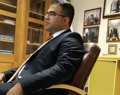 أحكام ما بين المؤبد والسجن 12 عاما لعدد من المتهمين باغتيال الناشط الإيراني مسعود مولوي