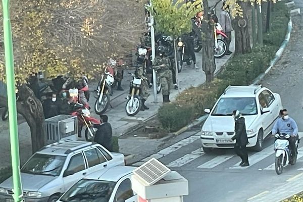 احتجاجات أصفهان: قائد الشرطة يؤكد إصابة المتظاهرين واعتقالهم