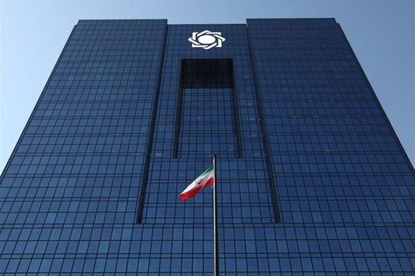 خاص لـ"إيران إنترناشيونال".. قرارات المركزي الإيراني حول العملة الأجنبية خلقت فوضى بالسوق
