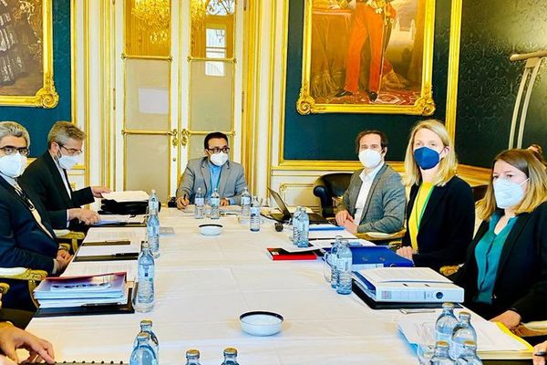 Pundits In Iran Say EU Effort Will Fail, No Breakthrough In Talks With US