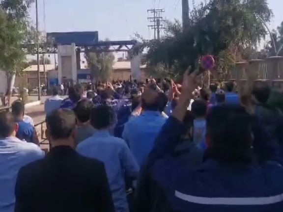 Iranian Workers At Ahvaz National Steel Group Continue Strike
