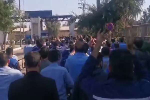 Iranian Workers At Ahvaz National Steel Group Continue Strike