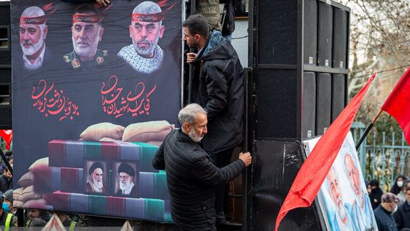 حمید نوری در مراسم تشییع جنازه رازینی و مقیسه