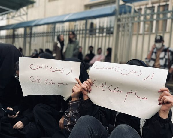 نسرین ستوده و محمد سیفزاده، وکیلان دادگستری، از قوه قضاییه خواستند معترضی را اعدام نکند