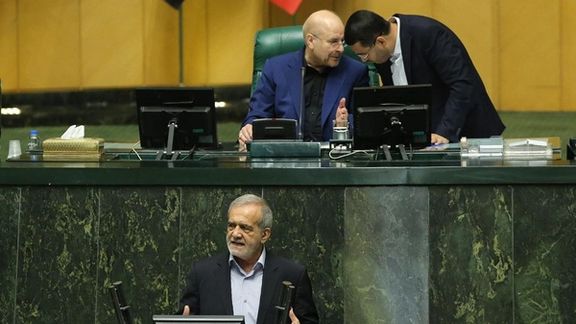 الرئيس الإيراني: خامنئي يحدد سياسات البلاد وعلينا جميعًا تنفيذها