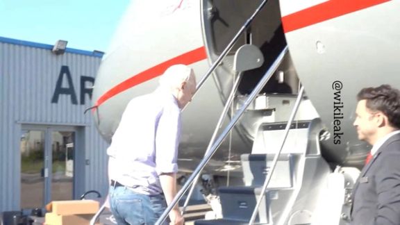 ویکی لیکس: جولیان آسانژ زندان را ترک کرد و از بریتانیا خارج شد