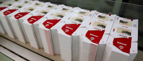 شرکت دخانیات به خبرنگاران یک باکس سیگار بهمن هدیه داد