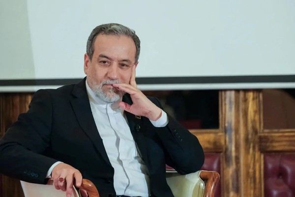 وزير الخارجية الإيراني: ترامب محق تمامًا بشأن رسوم تأمين "هرمز".. لكن 20 % نسبة مرتفعة