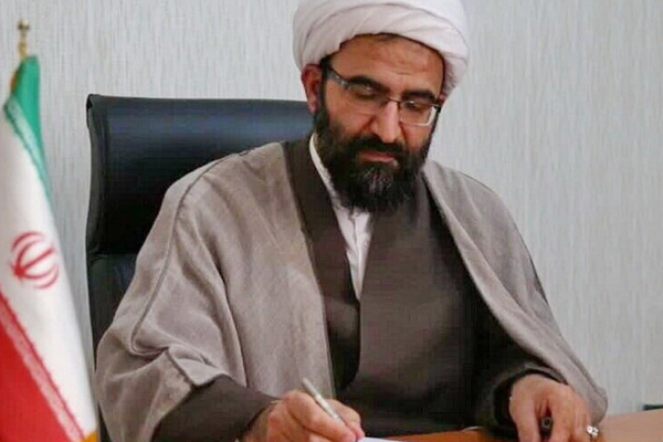 مدير حوزة طهران يحذر من اعتداءات موالين للنظام على "غير المحجبات"