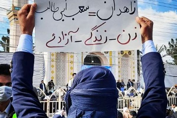 زعيم السنة في إيران ينتقد الأجواء الأمنية.. ويؤكد: المسنون لن يستطيعوا حكم البلاد