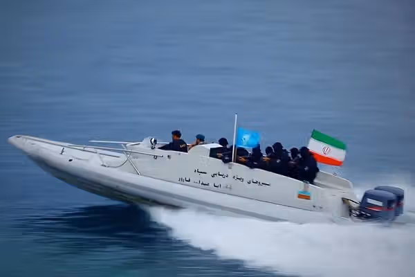 والاستریت ژورنال: چین کشور محبوب جمهوری اسلامی در تنگه هرمز است