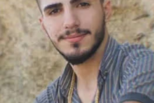 حقوقيون: حرس الحدود الإيراني أطلق النار على عتالين وقتل أحدهم