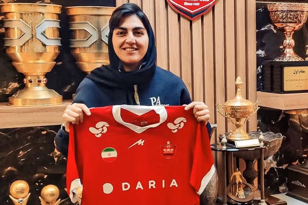 زهرا قنبری: یک بازیکن حرفهای هستم، پرسپولیس شرایط خوبی برای من فراهم کرد