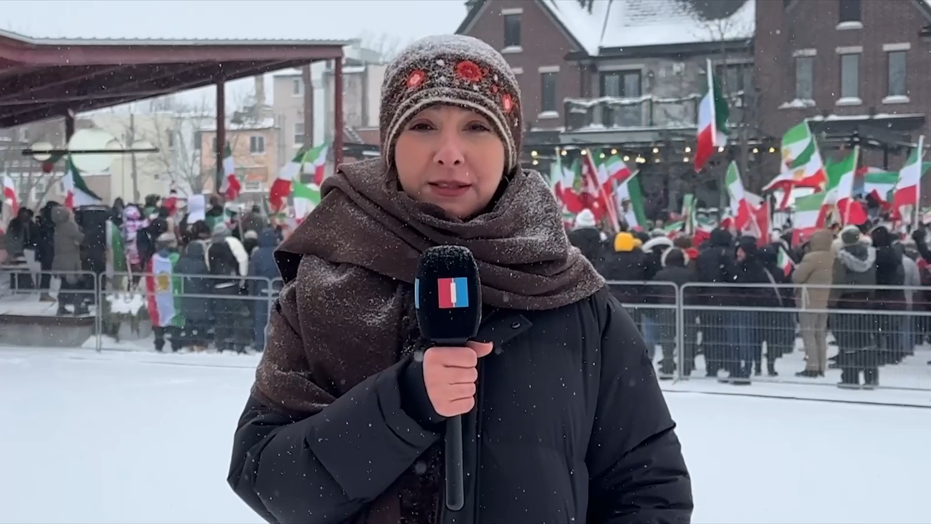 تجمع ایرانیان در تورنتو در حمایت از انقلاب ملی