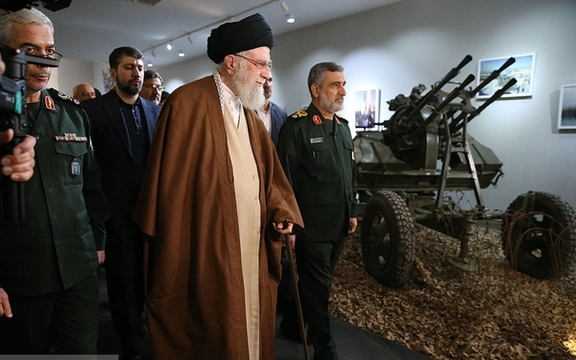 هل يتذرع مسؤولو النظام الإيراني بـ"تهديد الحرب".. كدرع أخير للبقاء؟