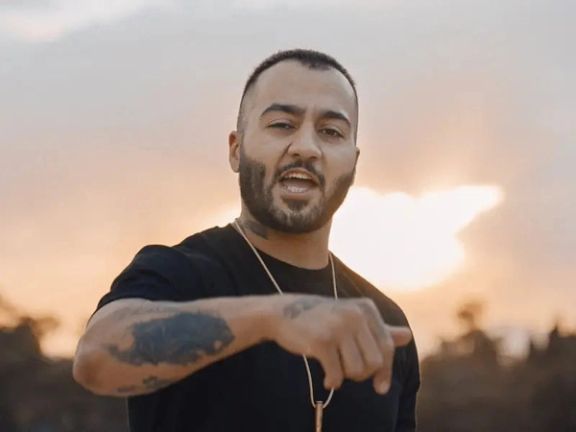 توماج صالحی یکی از وکیلهای خود را عزل و شرحی از شکنجه شدنش منتشر کرد