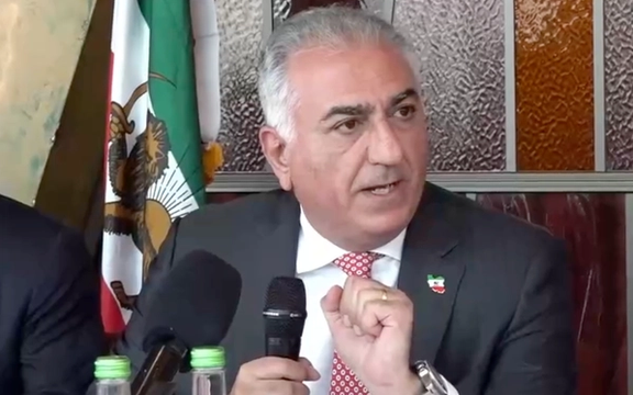 شاهزاده رضا پهلوی در نشستی با تعدادی از فعالان سیاسی در لندن شرکت کرد