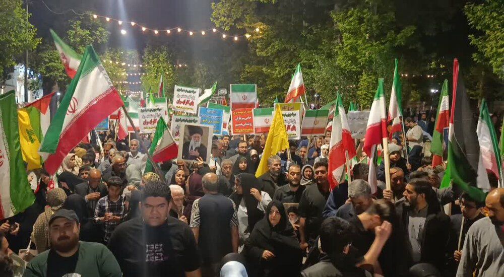 Supporters of the Islamic Republic attend a pro-government rally, waving flags and holding portraits of former Supreme Leader Ali Khamenei.