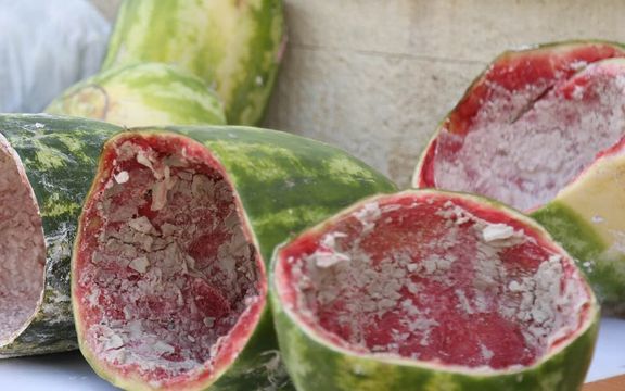 فراجا: یک زندانی حین مرخصی در اصفهان سه تن هندوانه حاوی سه کیلو شیشه به زندانیان اهدا کرد