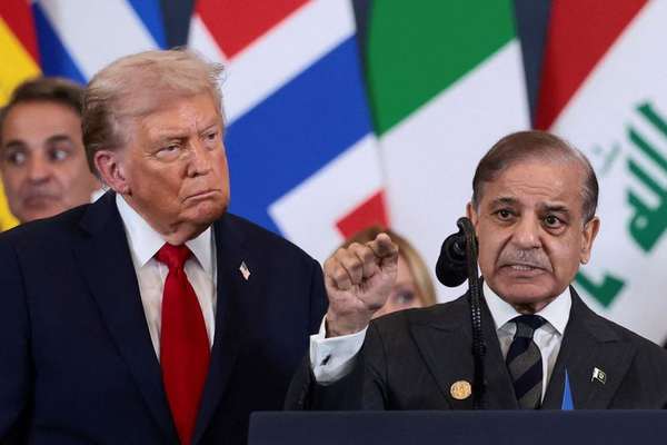 US, Pakistan say Iran deal set for Sunday as Tehran split clouds signing