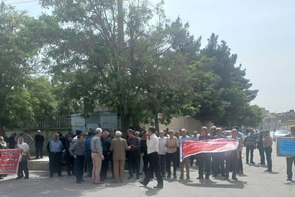 بعد تعرضهم للترهيب والقمع.. اعتقال ما لا يقل عن 7 معلمين في احتجاجات بإيران