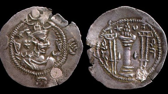 کشف تعدادی سکههای تاریخی ایران در منزل یک زن در قم