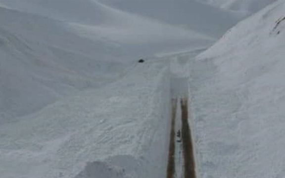 در لرستان راه ۵۶۳ روستا و برق ۱۲۰ روستای دیگر قطع شد.