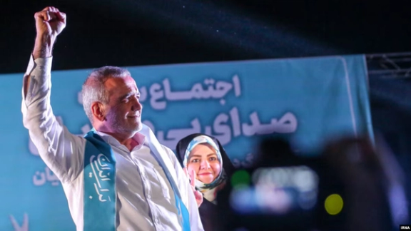 از نظر پزشکیان، جامعه یعنی یک توده بیشکل که قدرتمندان میتوانند آن را نمایندگی کنند