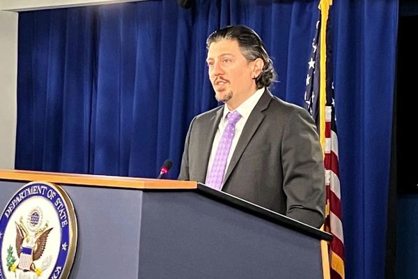 مسؤول أميركي سابق يطالب ترامب بـ"فرصة أخيرة للدبلوماسية قبل الهجوم على إيران"