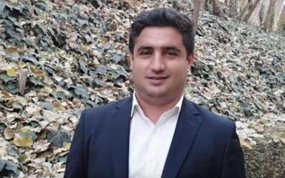 اکبر لیموچی، مدیر مسئول روزنامه توسعه جنوب، در یکی از کافههای ایذه به ضرب گلوله کشته شد