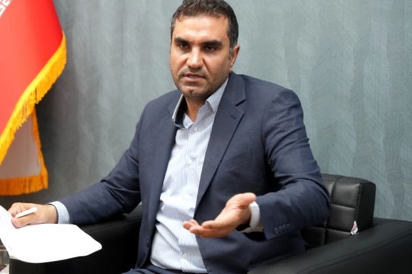 برلماني إيراني: مسؤولون وأبناؤهم غادروا البلاد بـ "أسباب غريبة وعجيبة"