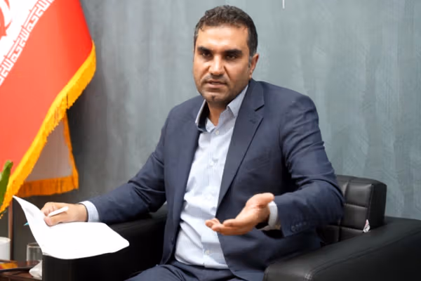 عضو کمیسیون صنایع و معادن مجلس: برخی مسئولان و فرزندانشان با عناوین عجیبی از کشور رفتهاند