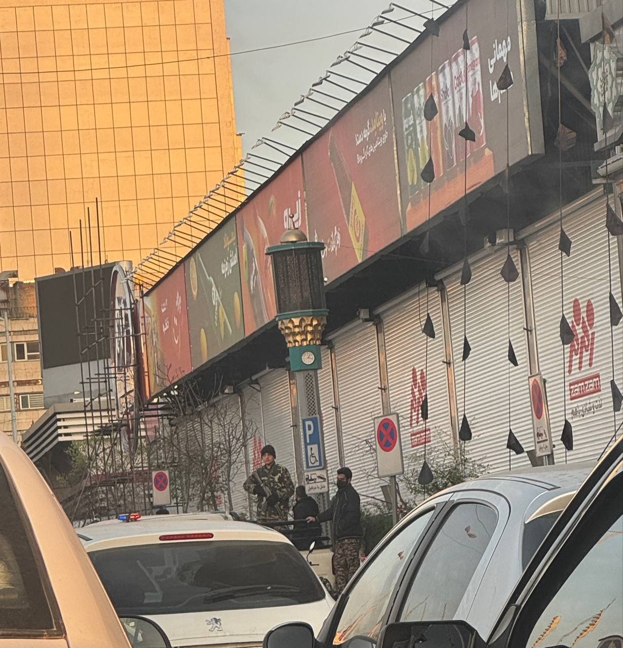 شهروندان از برپایی ایست‌های بازرسی در سطح شهرها خبر می‌دهند