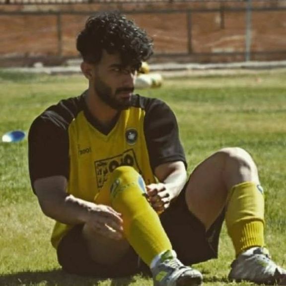 اعتقال لاعب كرة قدم إيراني للمرة السادسة عقب مداهمة أمنية لمنزله في "مشهد"