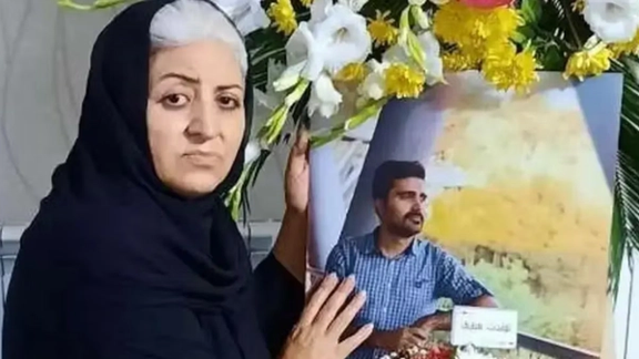 ناهید شیرپیشه، مادر پویا بختیاری، برای دومین بار در زندان اقدام به خودکشی کرد