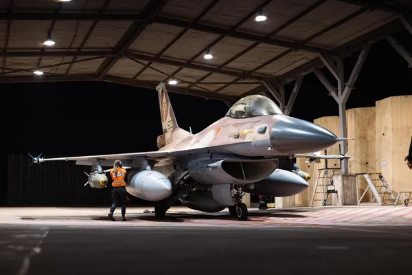 ارتش اسرائیل: روز شنبه به دهها هدف نظامی رژیم در تهران حمله کردیم