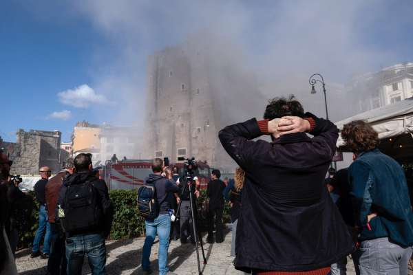 در پی فروریختن برجی تاریخی در رم، کارگری که زیر آوار گیر افتاده بود جان باخت