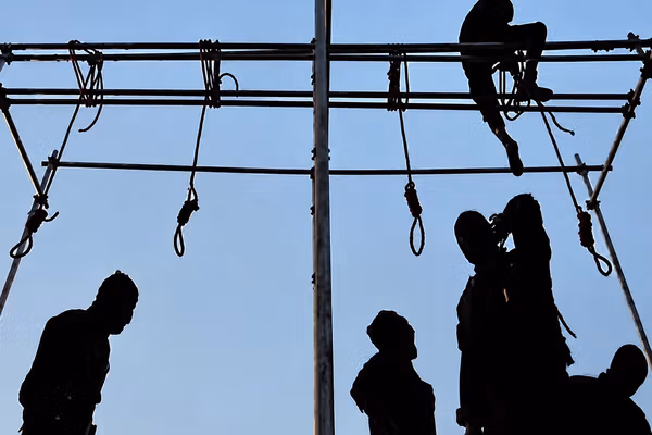 Twelve prisoners at risk of execution in Isfahan protest case, lawyer says