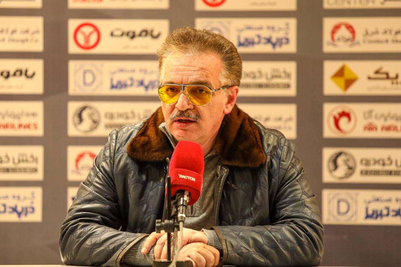 زنوزی خطاب به تاج و افشاریان: داوران تهرانی و اصفهانی برای بازی‌های تراکتور نگذارید!