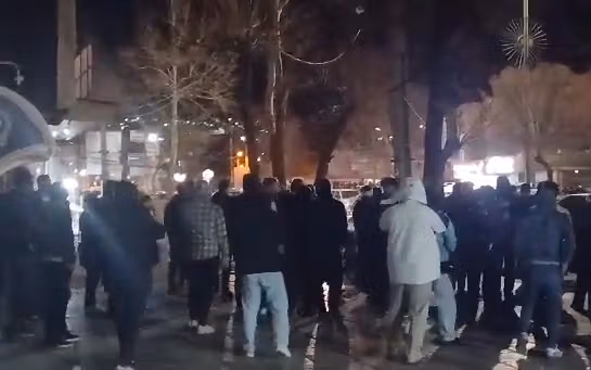 ۱۲۰ کنشگر کردستان: حق اعتراض را به رسمیت بشناسید و بازداشتشدگان را آزاد کنید