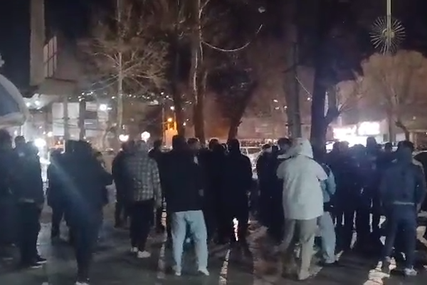 ۱۲۰ کنشگر کردستان: حق اعتراض را به رسمیت بشناسید و بازداشتشدگان را آزاد کنید