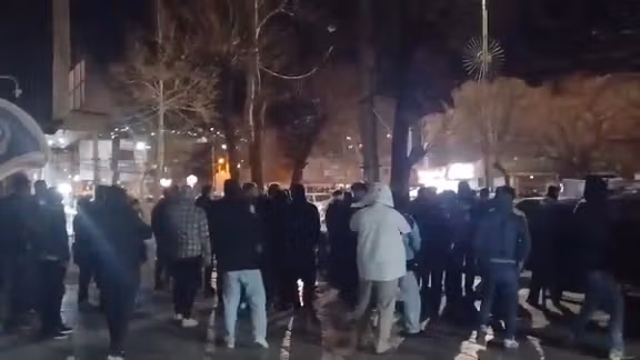 وسط تصاعد القمع وسقوط قتلى.. 120 ناشطًا في كردستان إيران يعلنون دعمهم للاحتجاجات